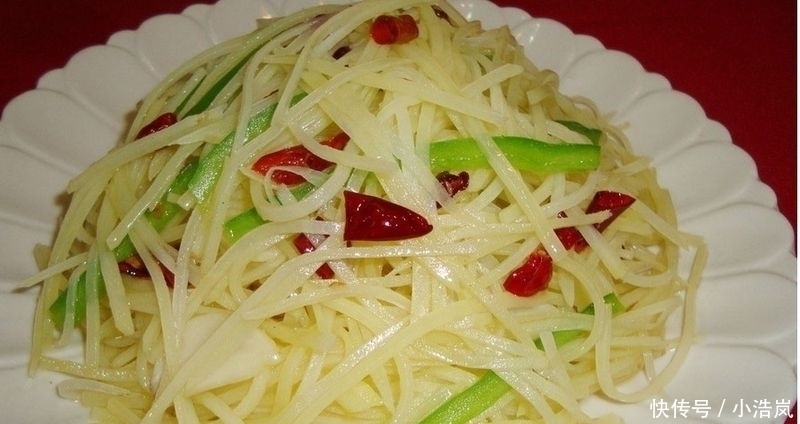 口感|炒土豆丝时,用盐水泡是大错特错的多放一点它,又香又脆不粘锅