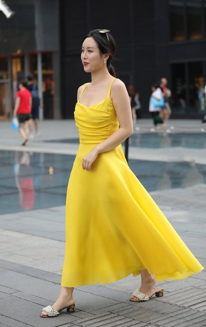 高跟鞋 凉鞋也要“镶珍珠”,200多颗珠光宝气,怕别人不知道你有钱