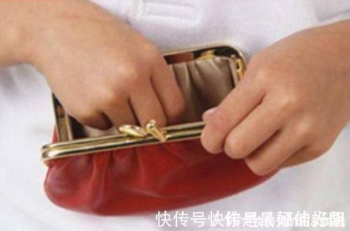 母亲|孩子拿了妈妈一百元,两个妈妈做法不同,孩子人生不同