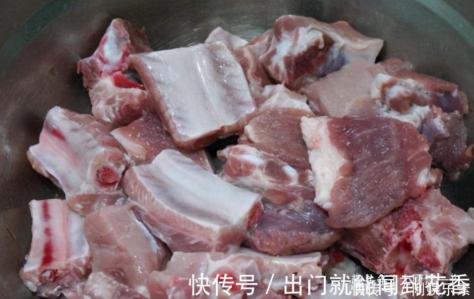 炖排骨时，切忌这3点，难怪腥腻不好吃，你还不知道吗
