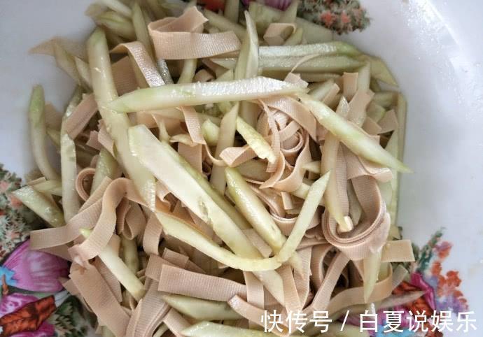 每月给婆婆交500元，一日三餐婆婆全管，你们看看这伙食值不值