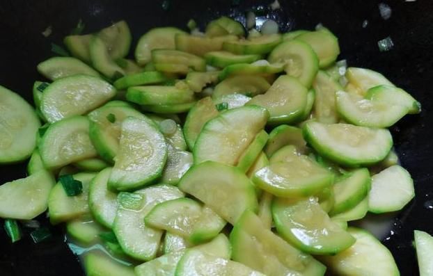 调味汁|苏联女兵为执行任务,洗澡诱敌,这招果然有效!