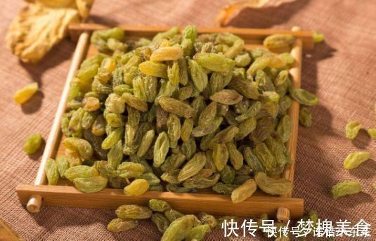 皱纹|女人不想满脸皱纹,多吃5种水果,舒展皮肤,重回十八岁