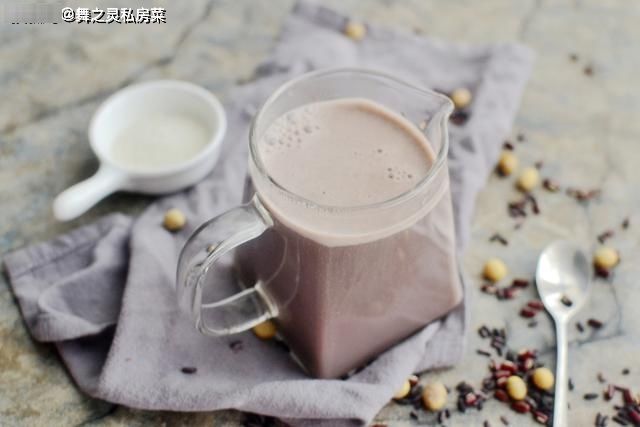 豆浆里面加这几样食材，暖胃好喝肠道舒服，比牛奶还营养！