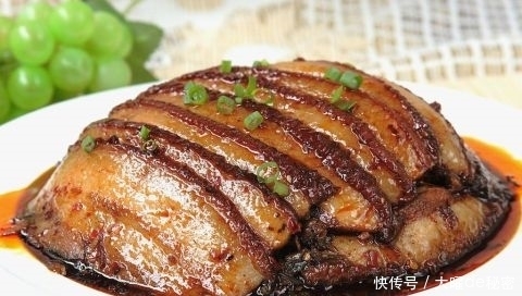  梅菜扣肉一道很不错的下饭菜 做法也不难