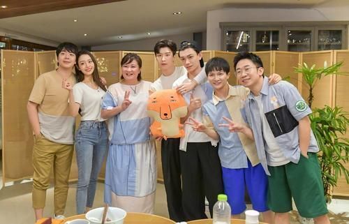 青春环游记3要换人?新MC剪影似吴亦凡,网友:除了沈腾都不爱