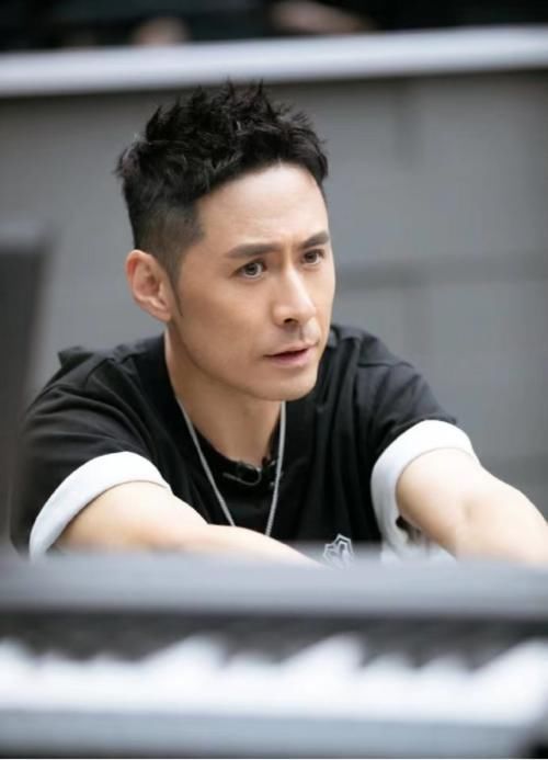 张淇|《披荆斩棘》里的3位“隐形人”，咖位小没综艺感，很难出头