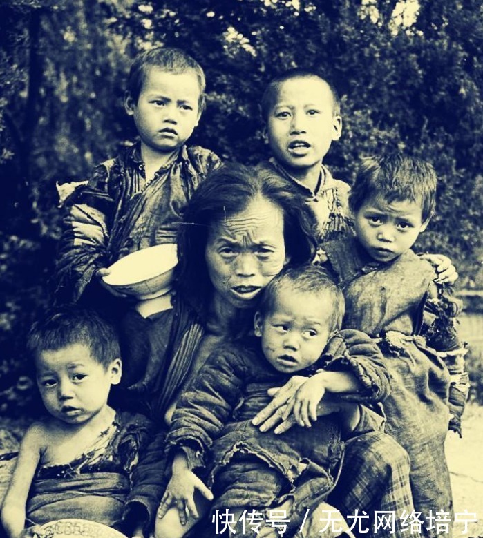1936年大饥荒, 10张差点销毁的老照片, 百姓树皮为食