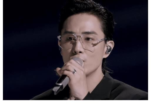 谢天华|《披荆斩棘的哥哥》，一桌子山珍海味和几粒老鼠屎