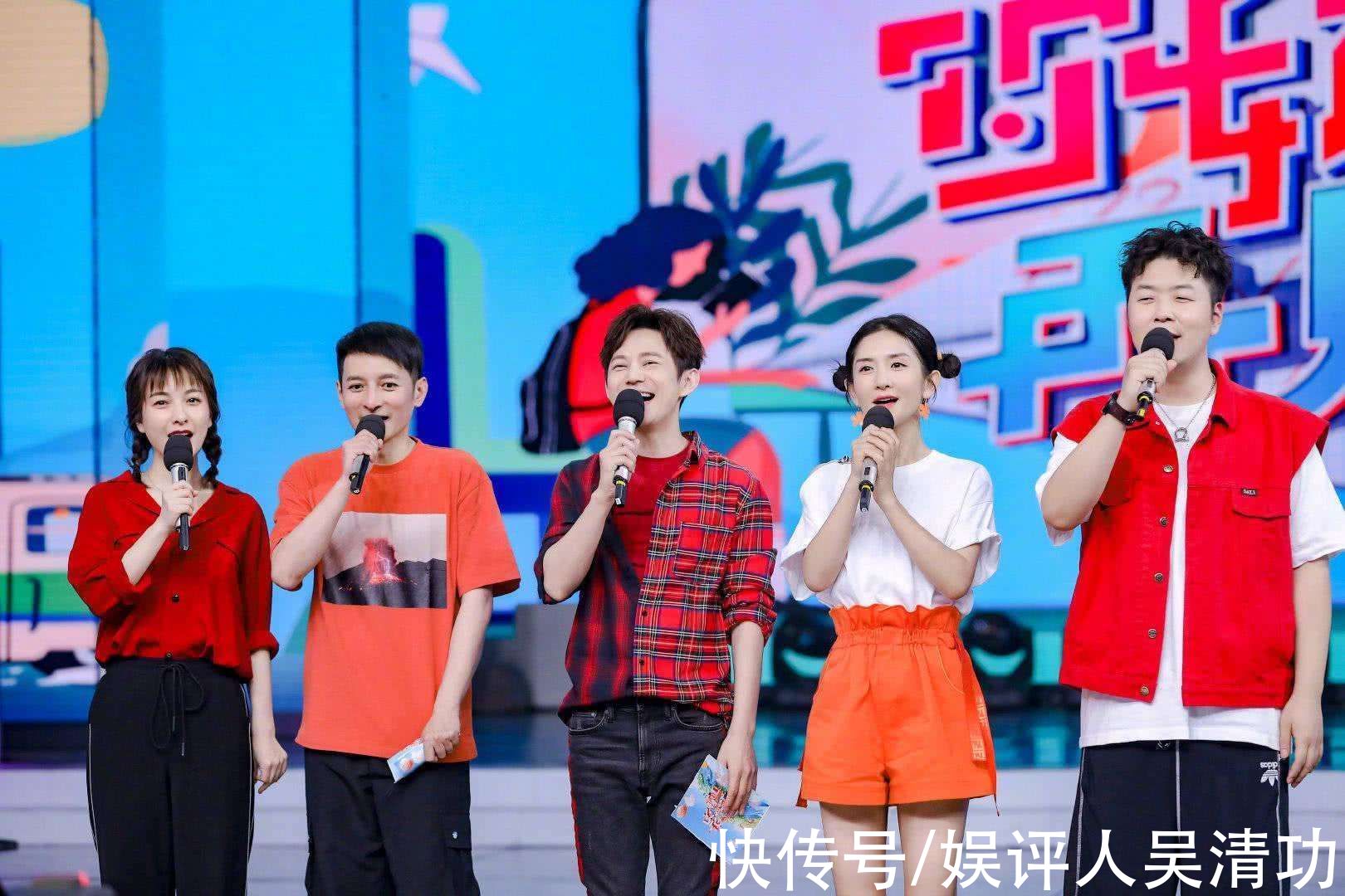 快乐家族“团魂”还在！何炅提前给谢娜零点拥抱，穿越人海抱吴昕