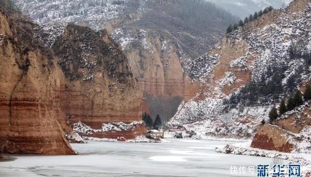 雪落|雪落“丹霞” 黑马坡红土地质公园披银装