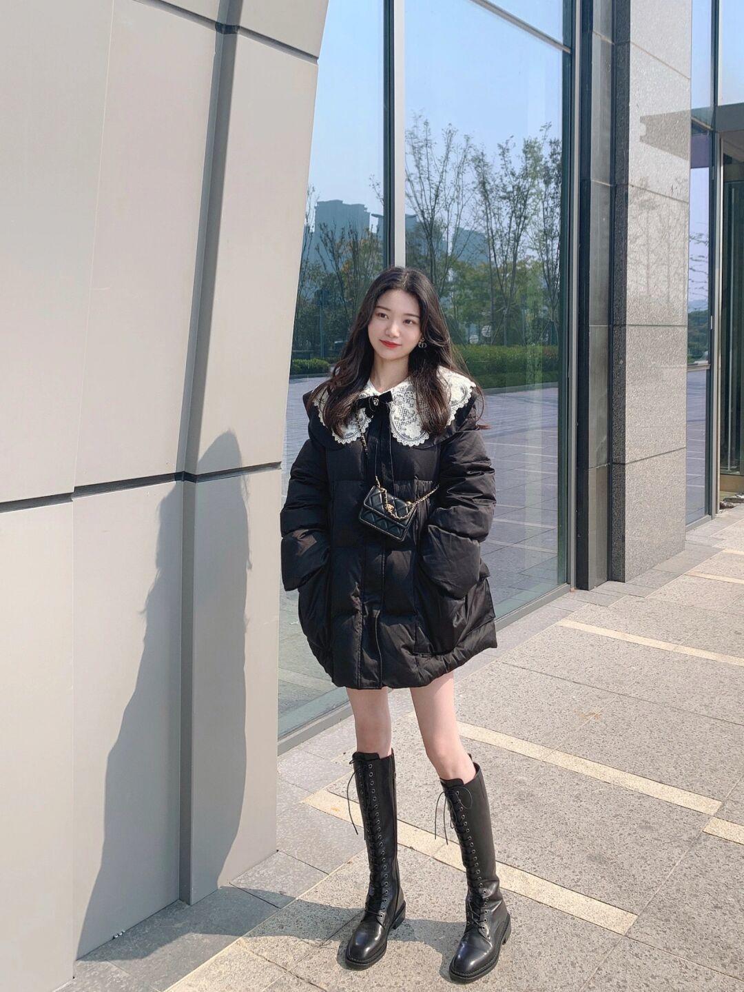 穿搭|降温没“羽绒服”真不行,少女们都爱这4个款,青春洋溢又保暖