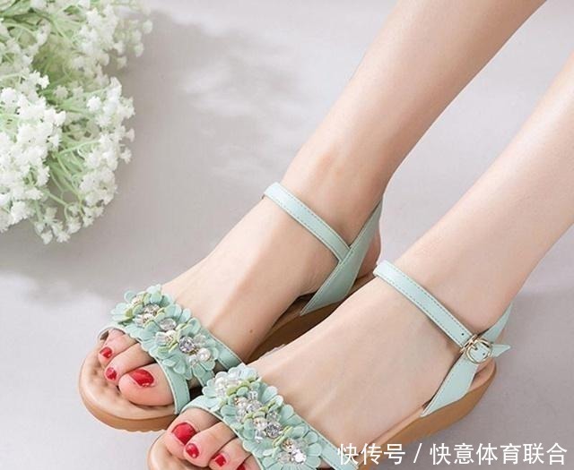 时尚 时尚平底凉鞋,甜美俏皮,展现了你魅力的风姿