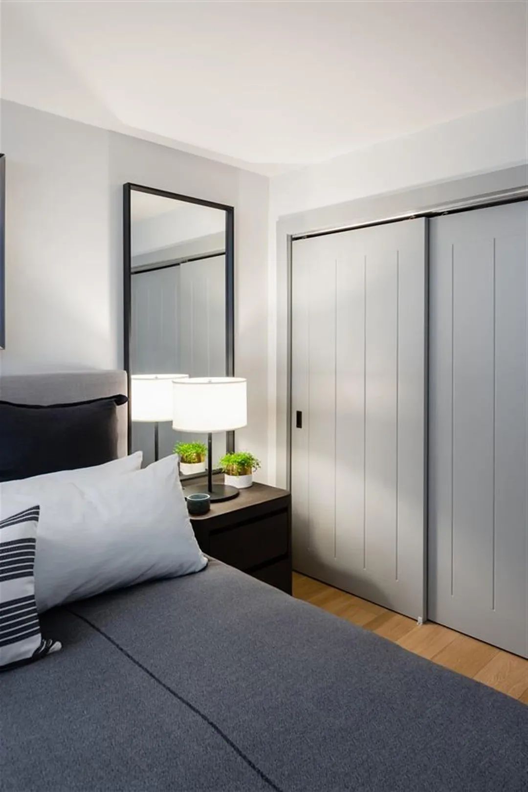 女友|110㎡现代简约，他买带院子的房子，跟女友求婚，浪漫令人羡慕