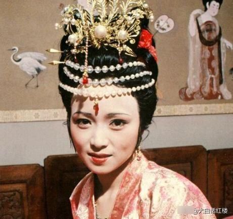 贾珍|秦可卿和贾敬一直没有交集,为何她的曲子里会出现贾敬的名字