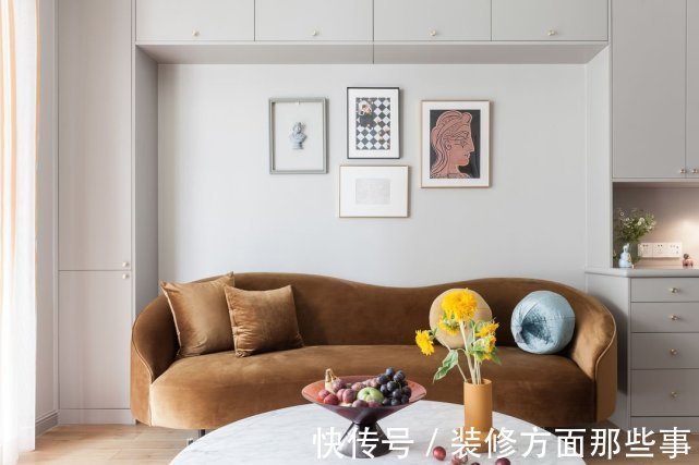 时尚感|焦糖色遇上高级灰,这个65平呈现不一样的时尚感