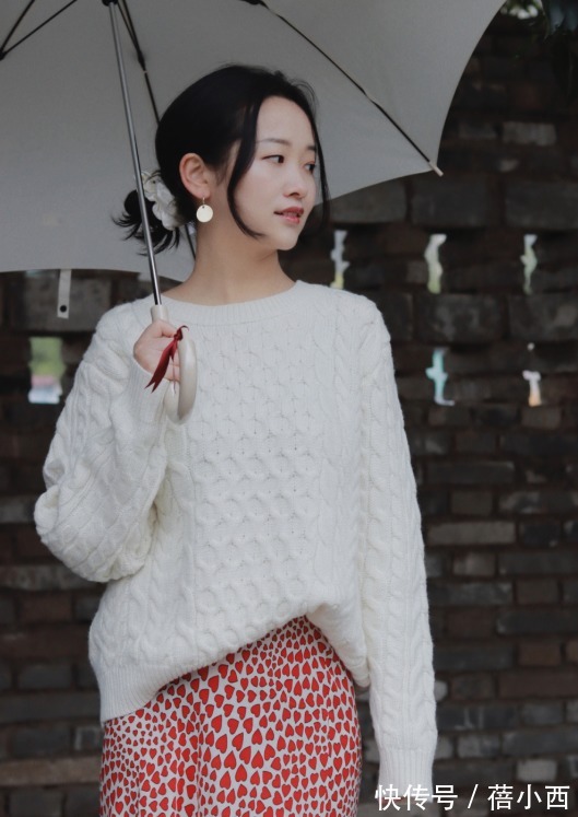 时髦 讲真!“针织衫搭配半身裙”太美了,时髦还保暖,冬季必备组合