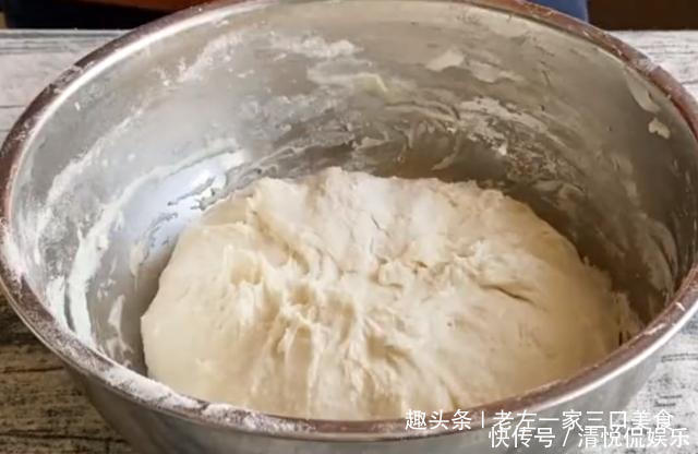 刷上一层食|烙了2年的大饼,终于找到窍门了,这样做葱花饼,又软又香又好吃