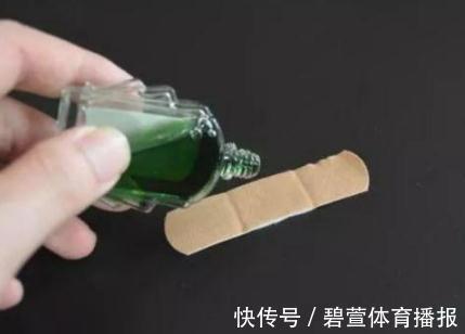 蚊子|为什么有钱人在卧室门贴个“创可贴”?听内行一说,后悔没早知道