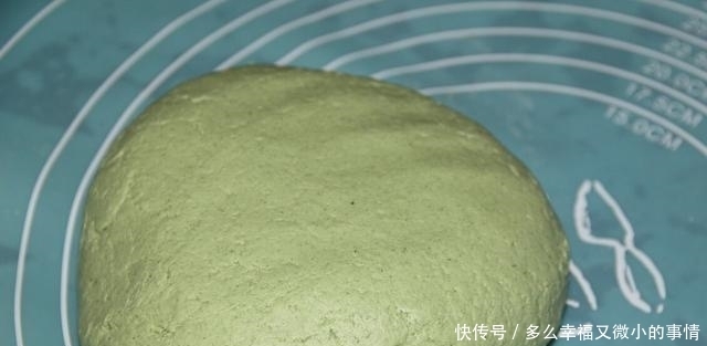 这种野菜路边很常见，摘回家蒸一蒸，变身网红美食，松软又清香