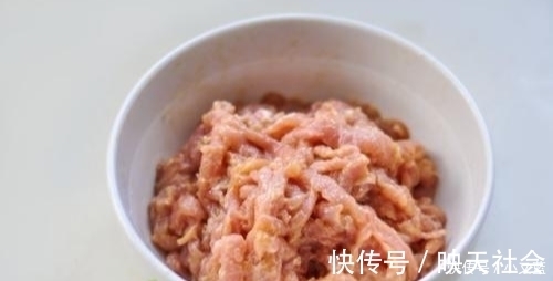 炒蒜苔直接下油锅？原来之前都做错了，难怪蒜苔发柴又不入味