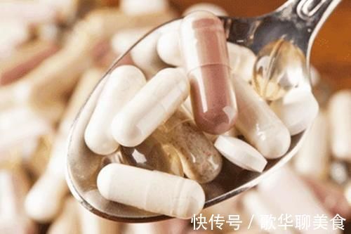 恐怖|国外男孩长睫毛“逆天”,最长可接触到嘴巴,网友有些恐怖