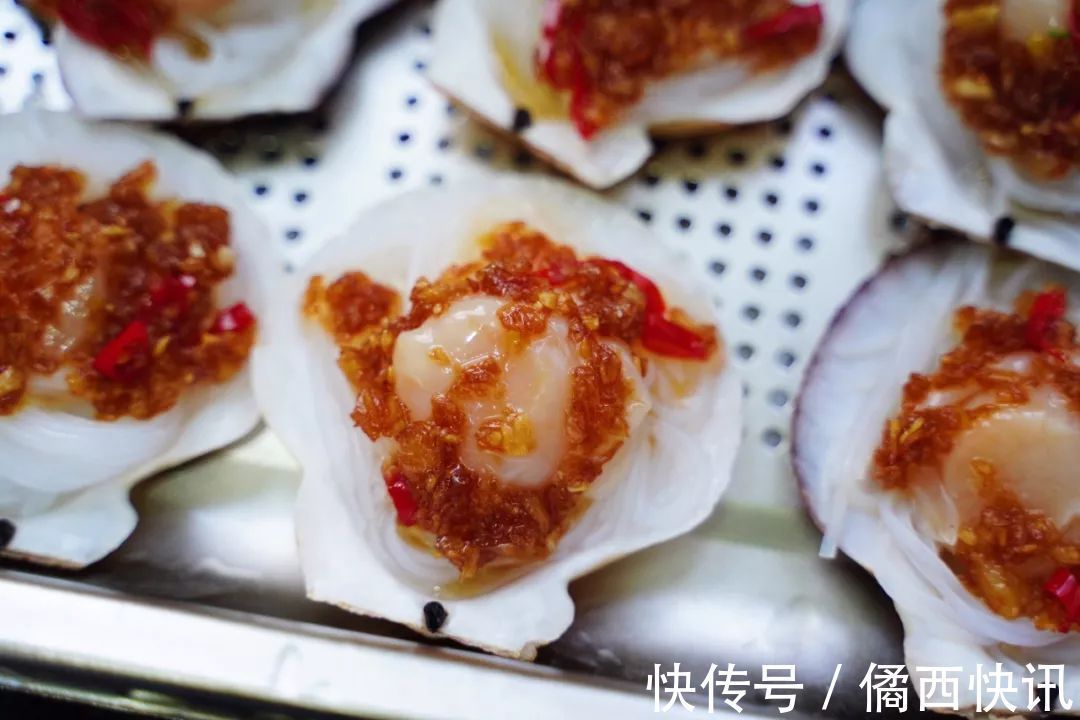 吃8个扇贝要配2头蒜，这样的蒜蓉粉丝蒸扇贝味最正！蒜香超浓郁！