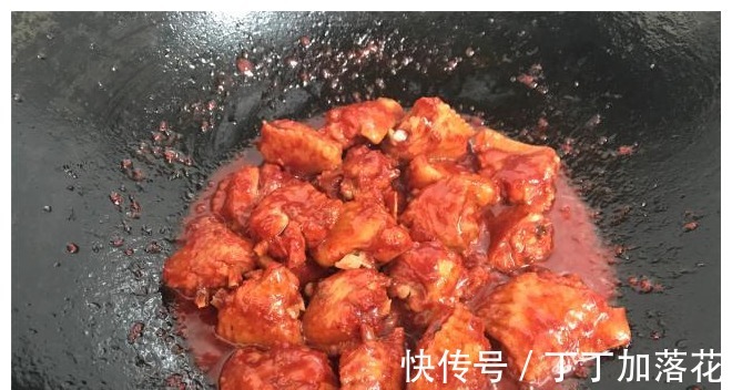 醇香|教你鸡翅的特色做法，醇香浓郁，鲜美嫩滑，比可乐鸡翅好吃10倍！