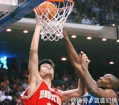 篮板|姚明真能打爆霍华德看了两人9次交手数据 才发现局面一边倒!
