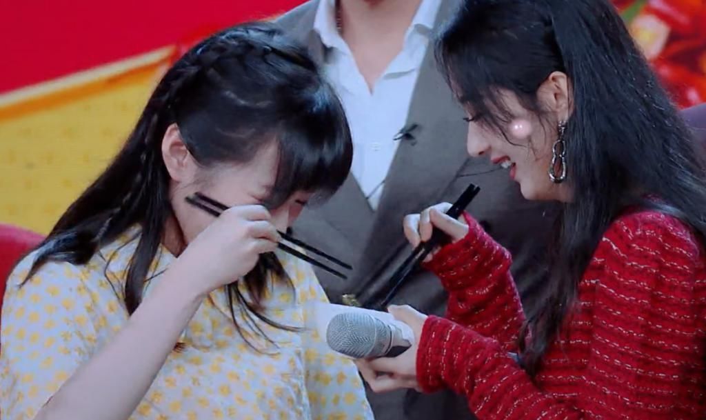 白米饭 赵丽颖用白米饭拌海参,本以为她自己吃,谁注意她一转身给了谁