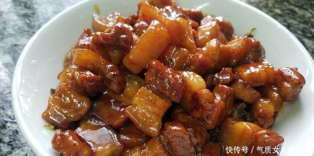猪肉|焖猪肉的简单做法,这样做的猪肉又好吃又好看,很美味的家常菜