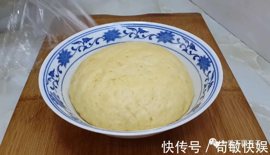 玉米油|以后麻花就这么做，撒1把小茴香，香酥又多层，出锅孩子念念不忘