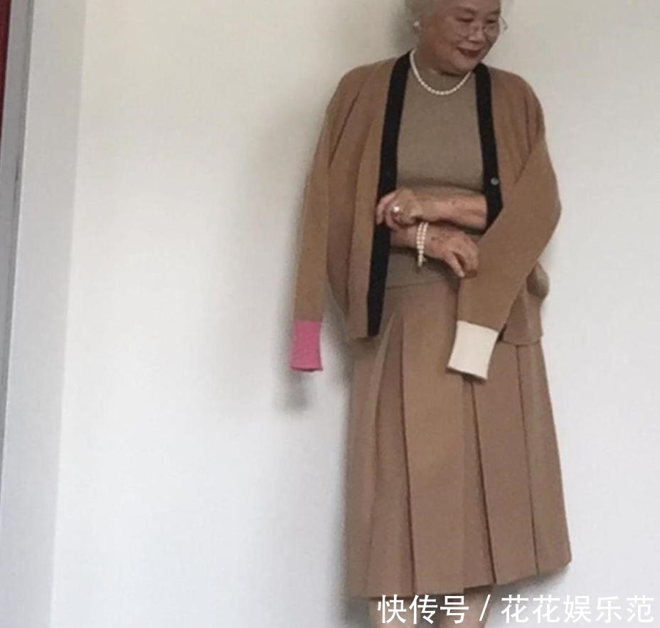 简约|日本82岁奶奶火了,身材发福但穿衣简约时髦,网友:比穿旗袍好