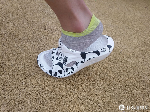 熊猫 折腾不止 篇七十:跑后恢复缓解双脚疲劳,咕咚舒缓运动拖鞋