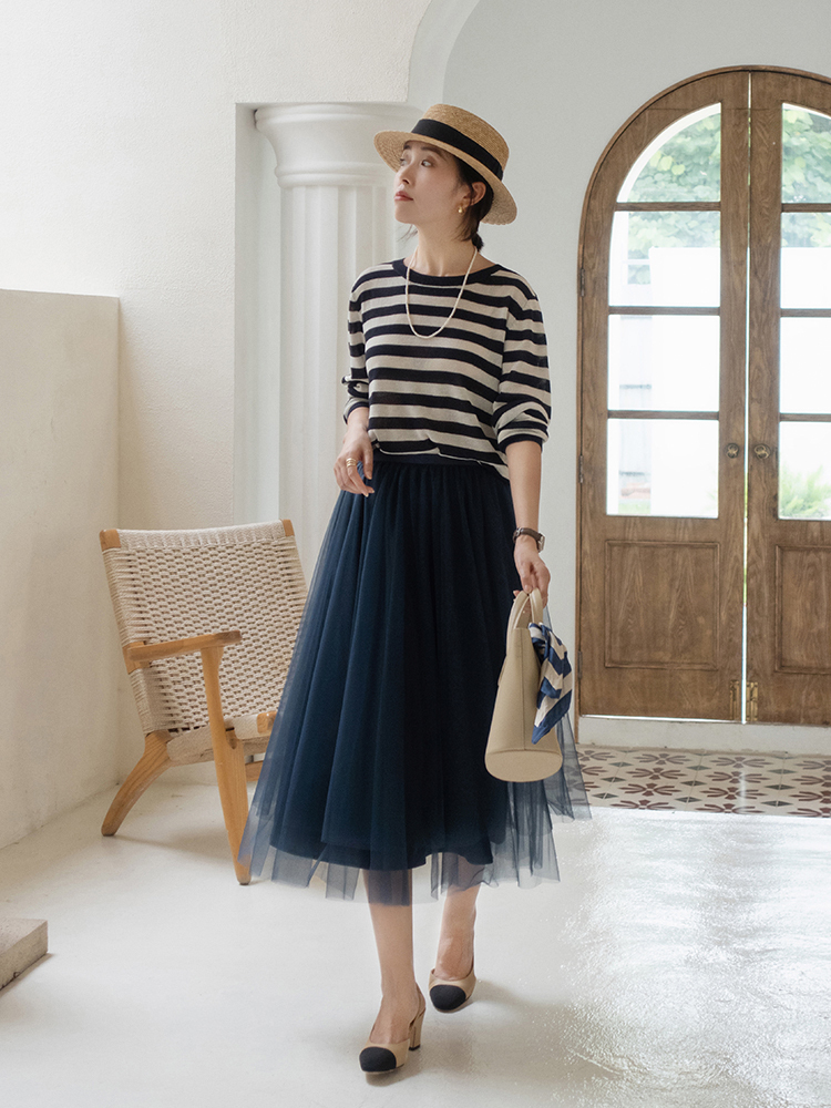 针织开衫|30+的女性怎么穿才好看,用粗条纹针织衫配薄纱半身裙,高级优雅