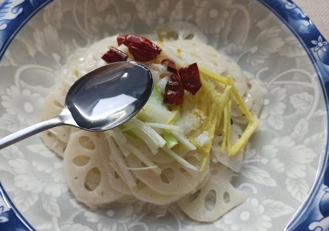 年夜饭必备的6道凉拌菜，清爽解腻，营养又美味，看着就很有食欲