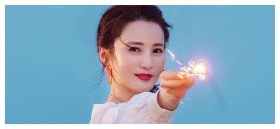 陳建斌真有眼福，蔣勤勤吃飯時(shí)脫妝，真實(shí)顏值看呆現(xiàn)場(chǎng)男嘉賓