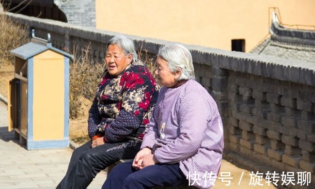 棣花|寻访秦岭棣花街，抬脚从眼前这个大门走进去，里面就是贾平凹老宅