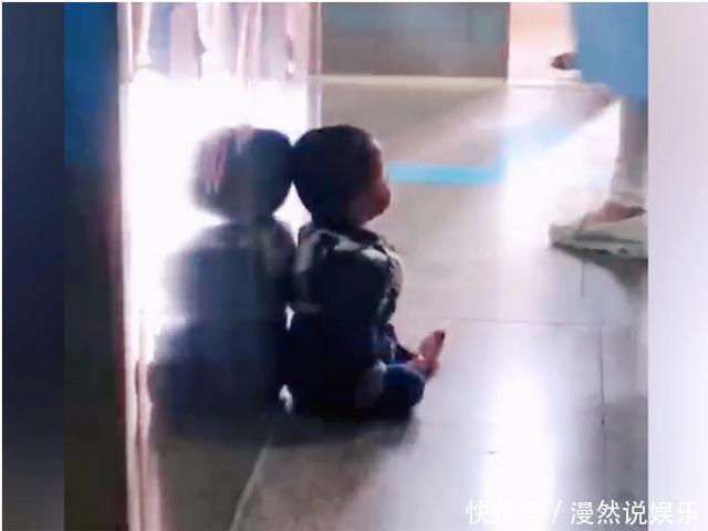 生病|妈妈生病做手术，宝宝独自坐在走廊上，接下来的画面泪目了！