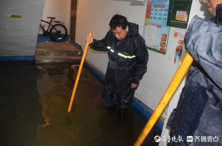 防汛|阳信县实验小学：风雨之中显担当 履职尽责护校园