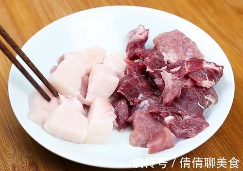 谨记|炸猪肉丸子时，谨记“2不放、加3样”丸子外焦里嫩，放凉也不硬
