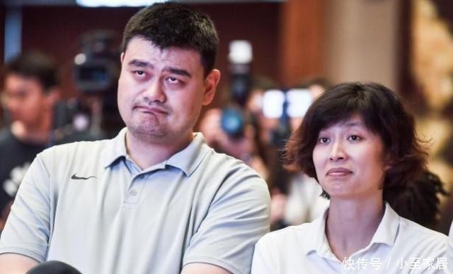 别墅|走进姚明在美国的豪宅，全家都是雕花实木家具，骨子里是很传统的