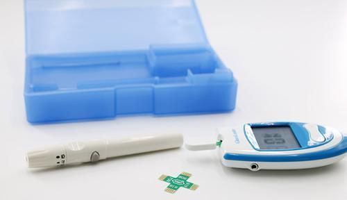 75岁老大爷,血糖从15降到61,只做了一件事,医生为他点赞