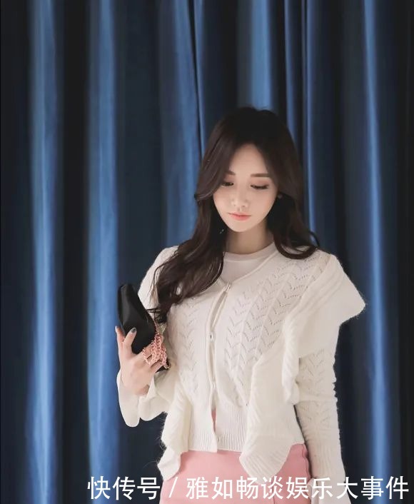 美图欣赏:孙允珠,牛奶色镂空荷叶乖巧针织开衫