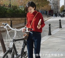 日常穿搭怎么穿才高级?没必要装嫩,简约的针织衫穿搭就很不错