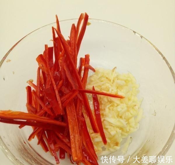 这菜宁可丢掉也别隔夜吃，吃一次比抽烟危害还大，快告诉家里人