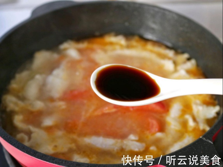 番茄鱼家常做法，鱼片滑嫩如豆腐，汤汁酸爽开胃！
