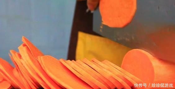 用红薯来烙个红薯芝士饼,外酥里嫩,一口下去满满的芝士流出来