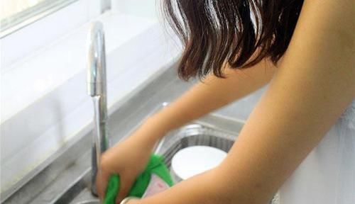 起床叠被子?流水洗生肉?所谓的“好习惯”,也会损害到健康