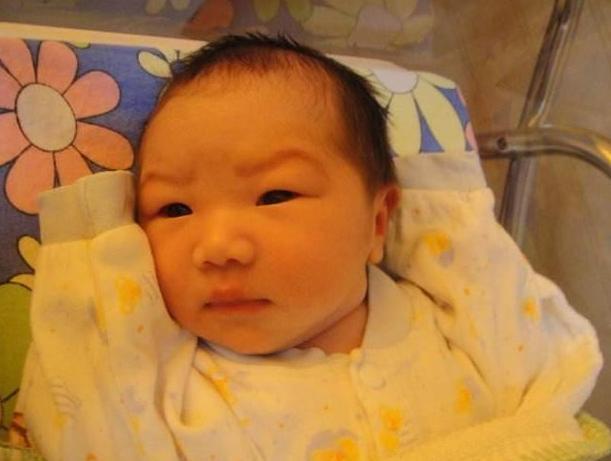 家长|宝爸给儿子取名“姜奈”,上户口时被打错,宝妈眼前一亮:不改了